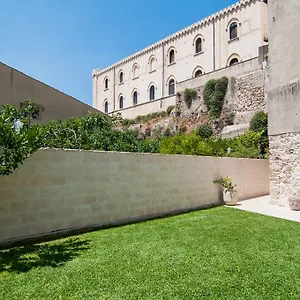 https://intalloi.sicilyhotelsitaly.net